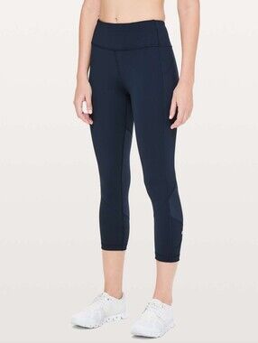 EUC Lululemon Pace Rival Crop *Full-On Luxtreme 22"True Navy Size 8